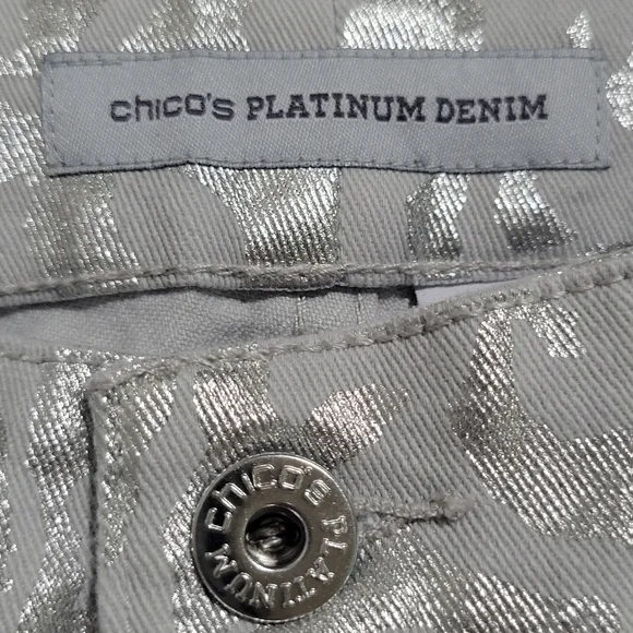 Chico's Platinum Denim Leopard Print Metallic Crop Jeans Size 3 (38) Silver - Picture 10 of 14